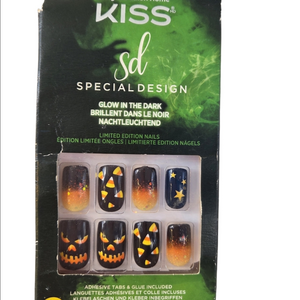 Kiss Halloween Glow In The Dark Medium Square False Nails